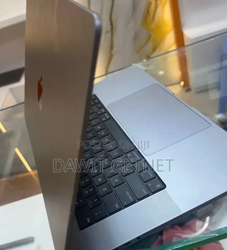 New Laptop Apple MacBook Pro 2021 M1 16GB Apple M1 SSD 512GB