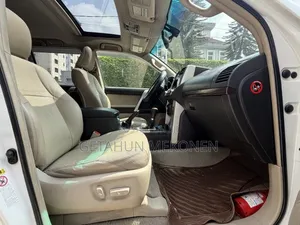 Toyota Land Cruiser 2012 White