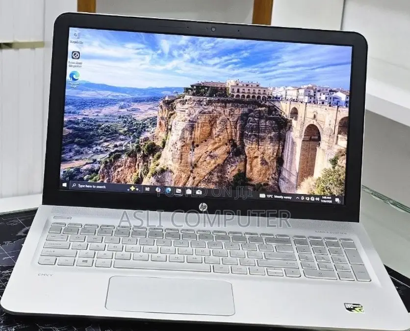 Laptop HP Envy 15 12GB Intel Core i5 SSHD+SSD 1T
