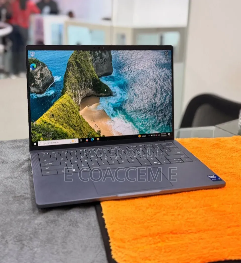 New Laptop Dell 16GB Intel Core Ultra 5 SSD 512GB