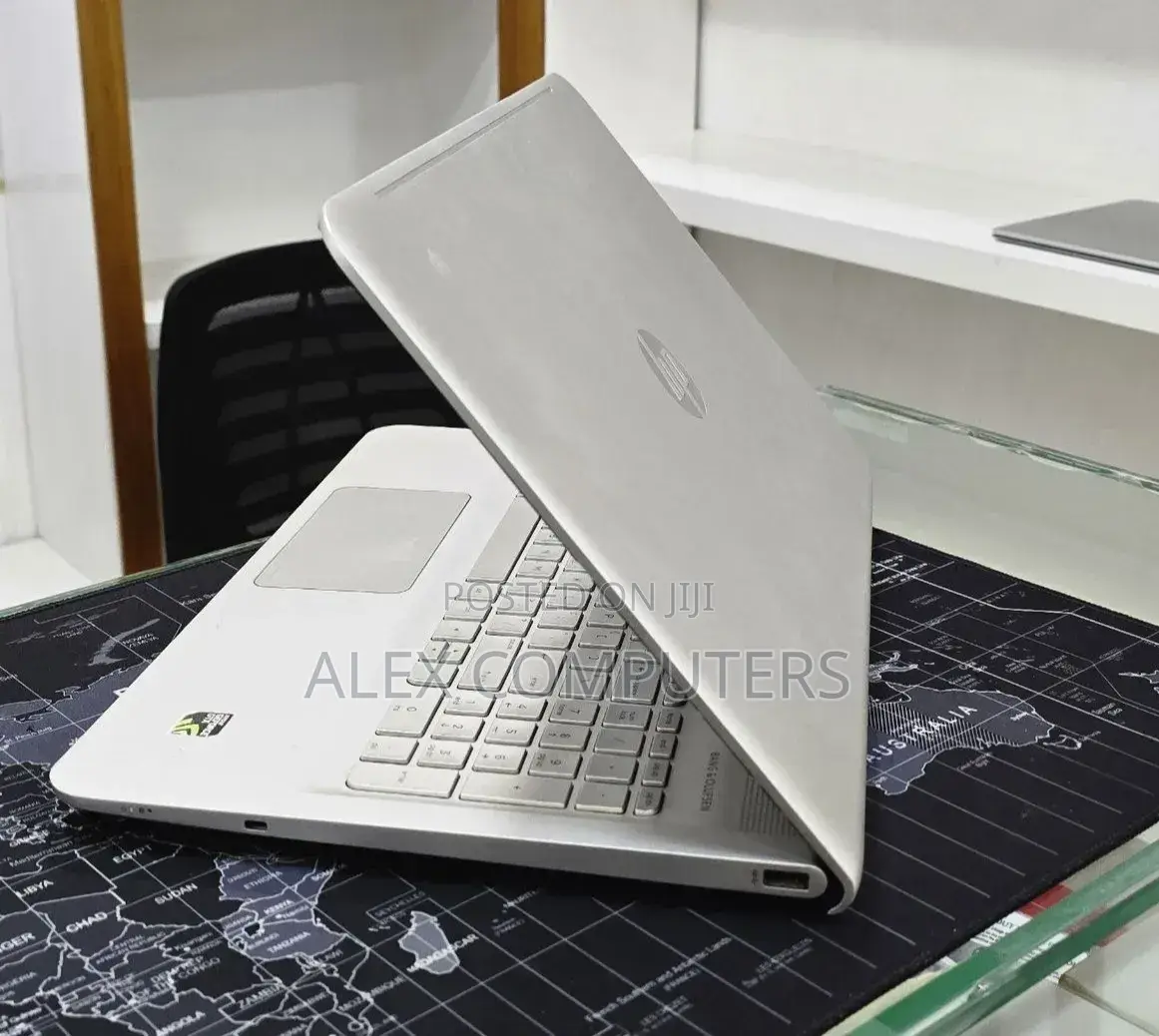 New Laptop HP Envy 15 8GB Intel Core i5 HDD+SSD 1T