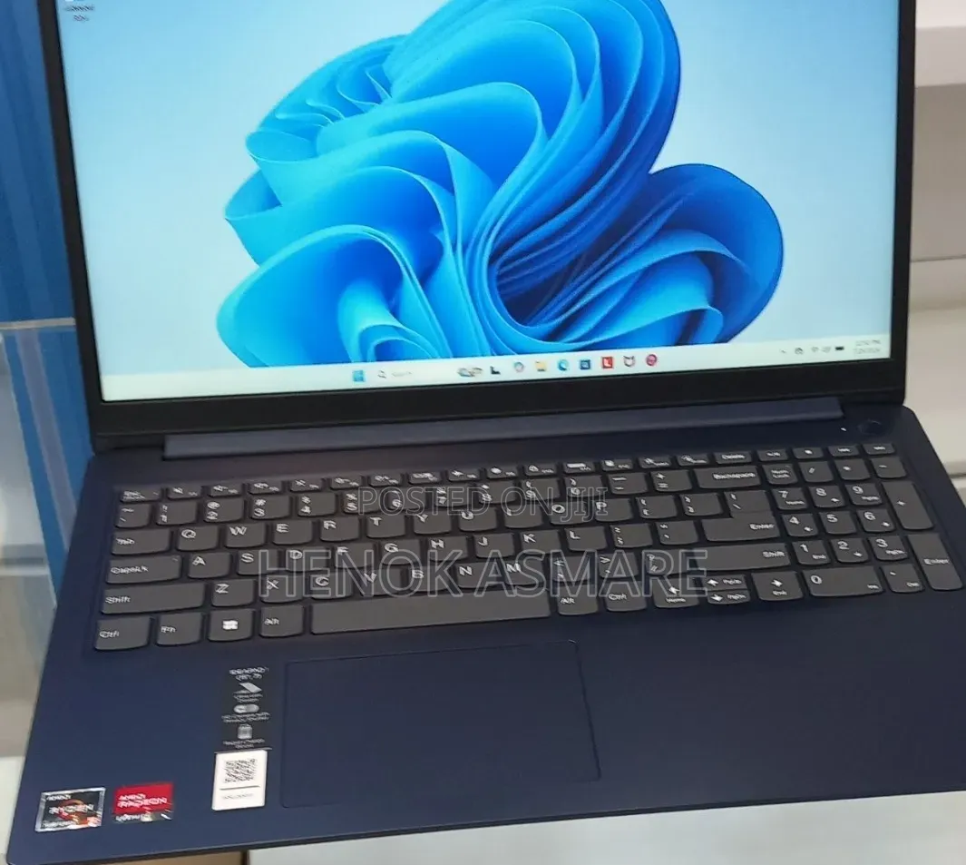 New Laptop Lenovo Ideapad 3 8GB Intel Core i7 SSD 256GB