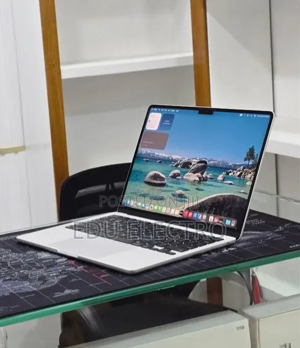 New Laptop Apple MacBook Air 2022 M2 8GB Apple M2 SSD 256GB