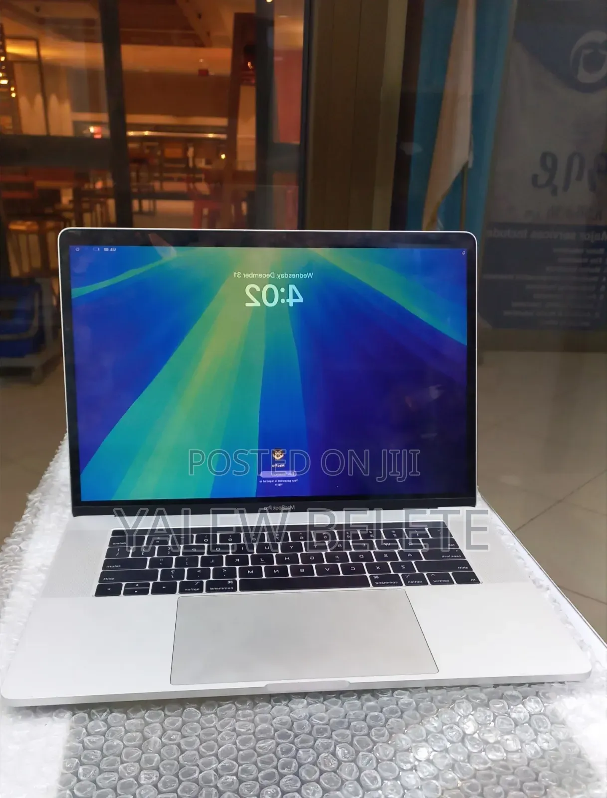 New Laptop Apple MacBook Pro 2018 16GB Intel Core i7 SSD 256GB
