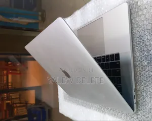 New Laptop Apple MacBook Pro 2018 16GB Intel Core i7 SSD 256GB