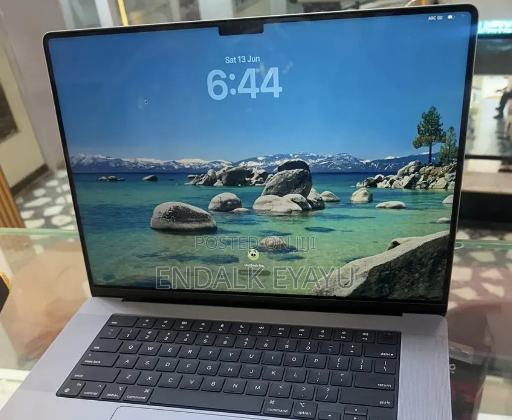 New Laptop Apple MacBook Pro 2020 M1 16GB Apple M1 Pro SSD 512GB