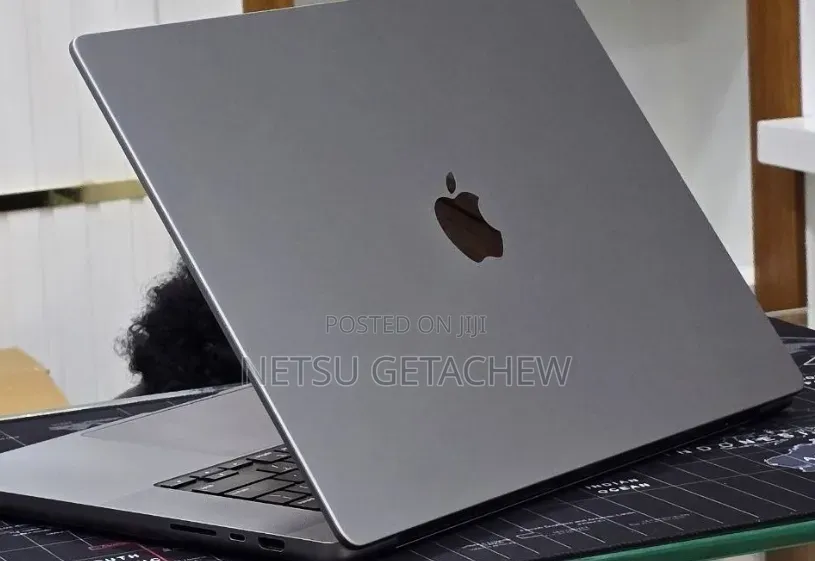 New Laptop Apple MacBook Pro 2021 M1 32GB Apple M1 Pro SSD 512GB