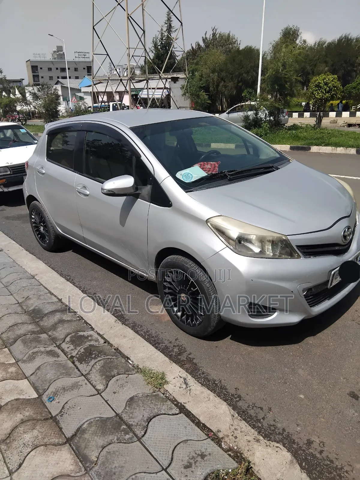Toyota Yaris 2012 Silver