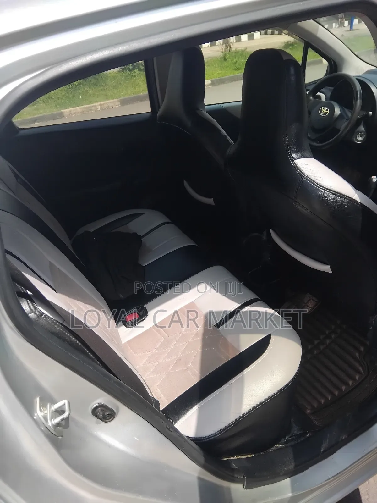 Toyota Yaris 2012 Silver