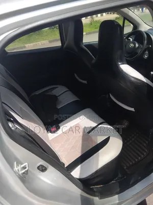 Toyota Yaris 2012 Silver