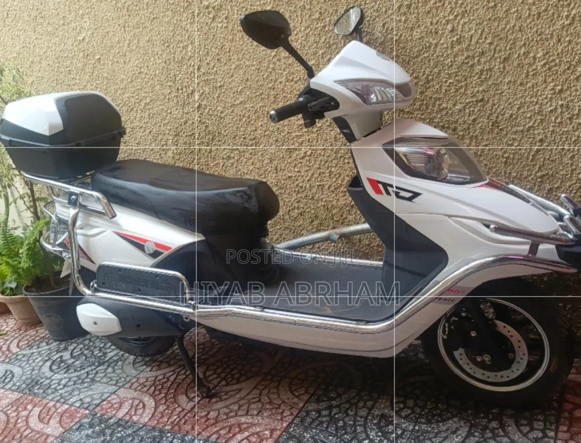 New Piaggio Scooter 2024 White