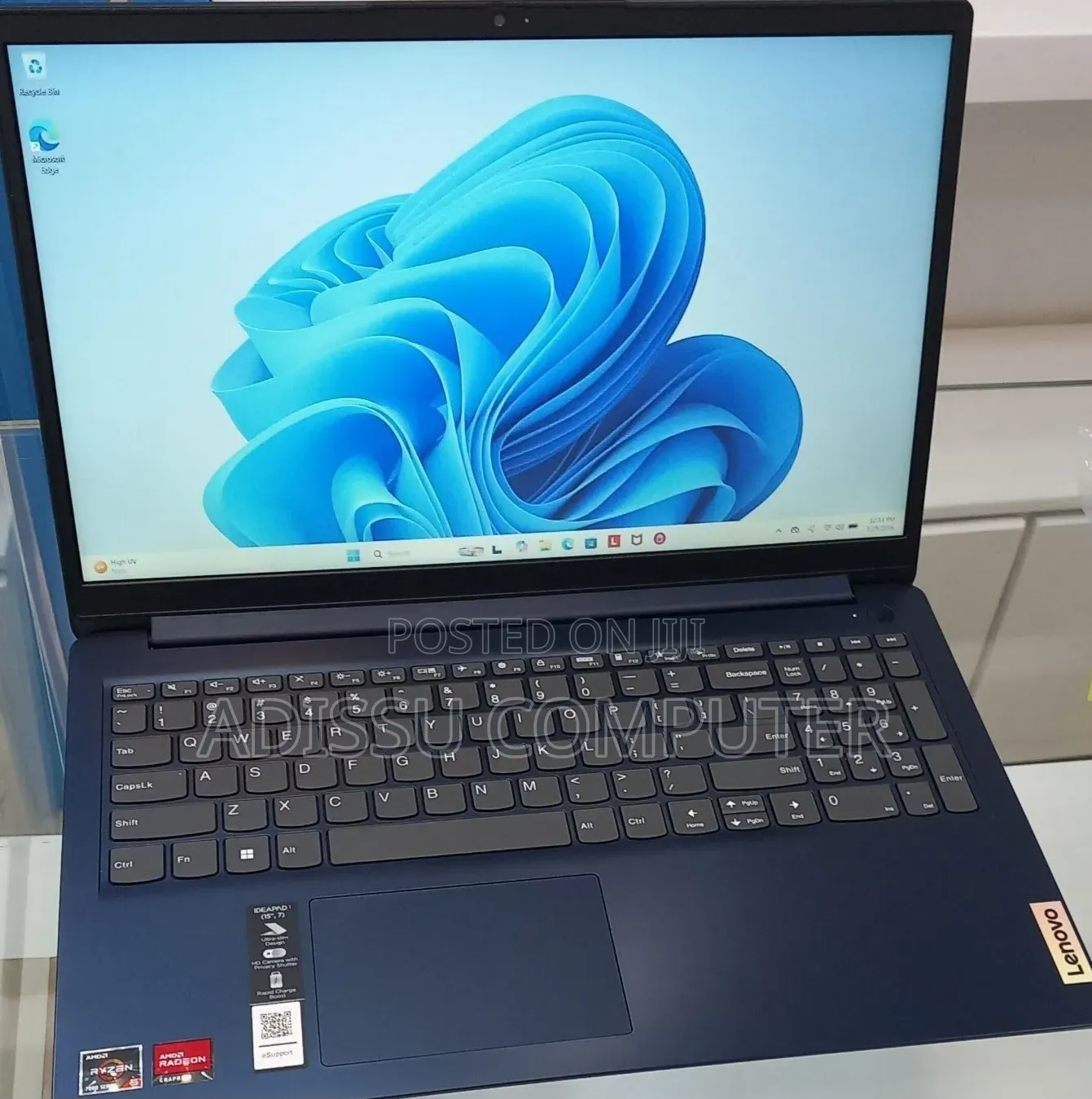 New Laptop Lenovo 8GB AMD Ryzen 5 SSD 256GB
