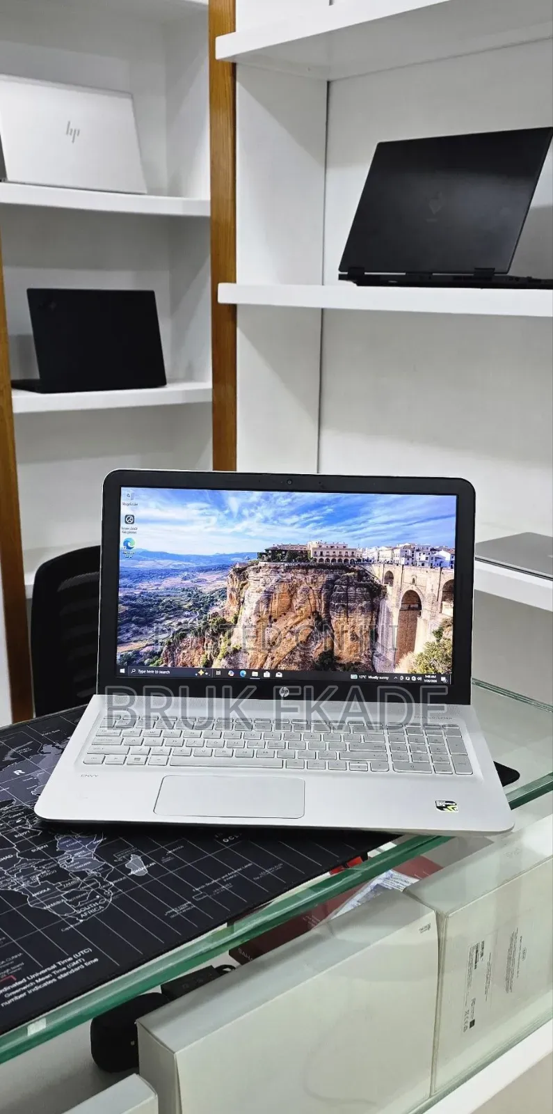 New Laptop HP Envy 15 12GB Intel Core i5 SSD 128GB