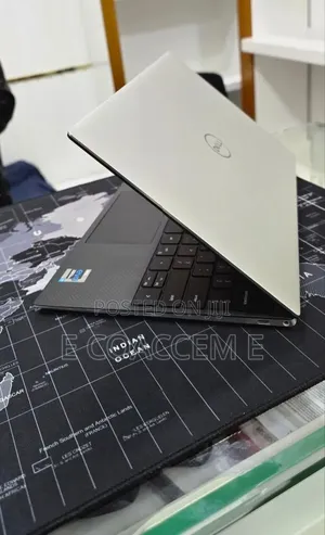New Laptop Dell 16GB Intel Core i7 SSD 512GB