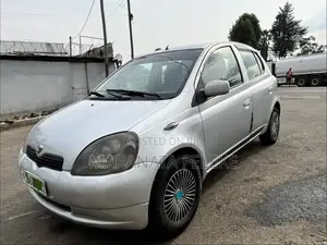 Toyota Vitz 2001 Silver