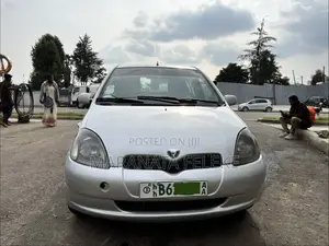 Toyota Vitz 2001 Silver