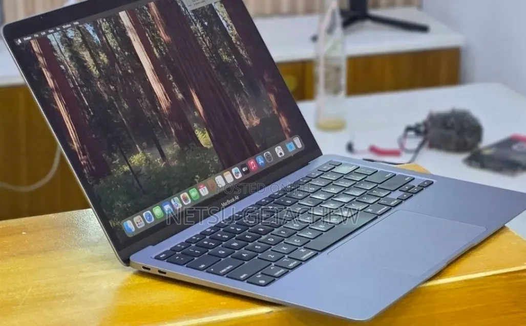New Laptop Apple MacBook Air 2020 M1 16GB Apple M1 SSD 256GB