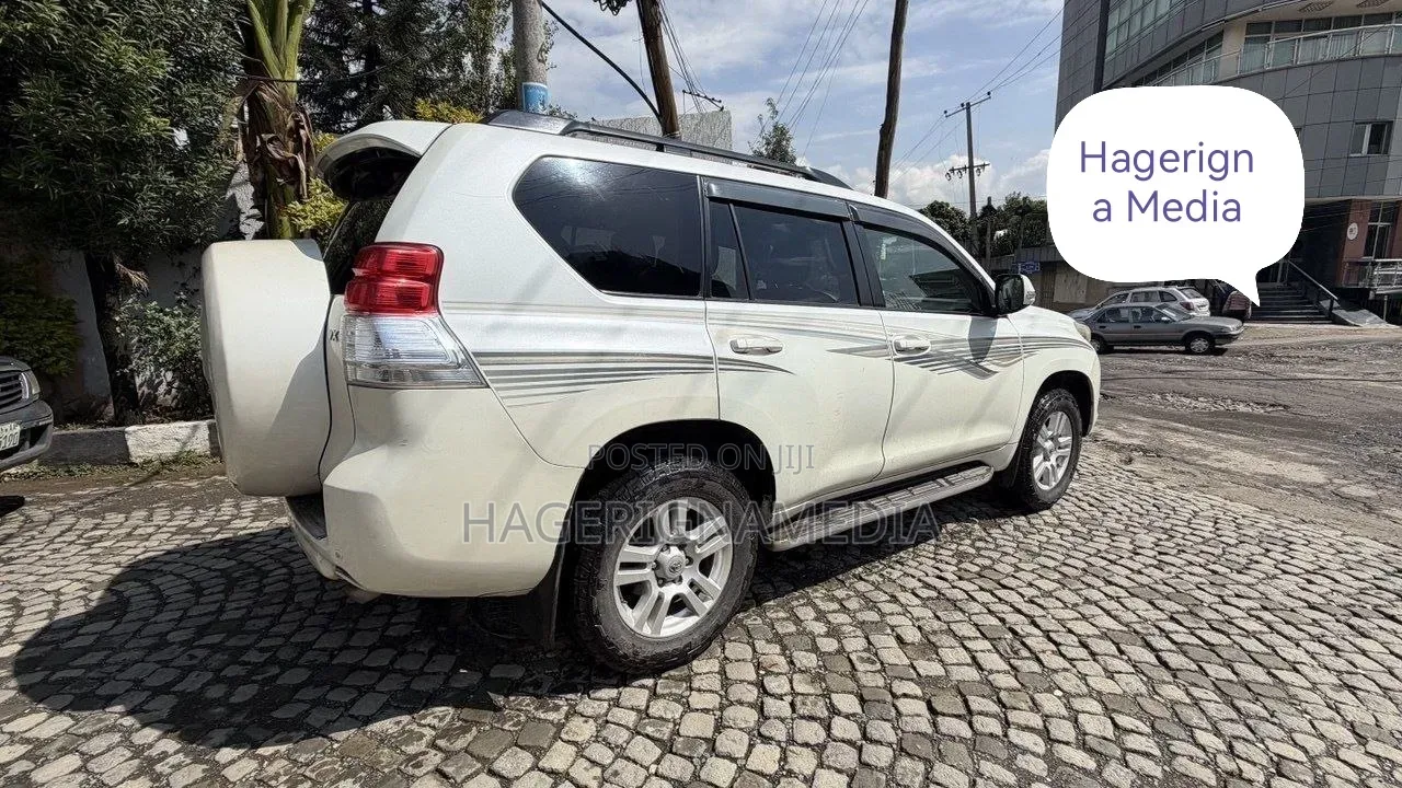 Toyota Land Cruiser Prado 2011 Silver