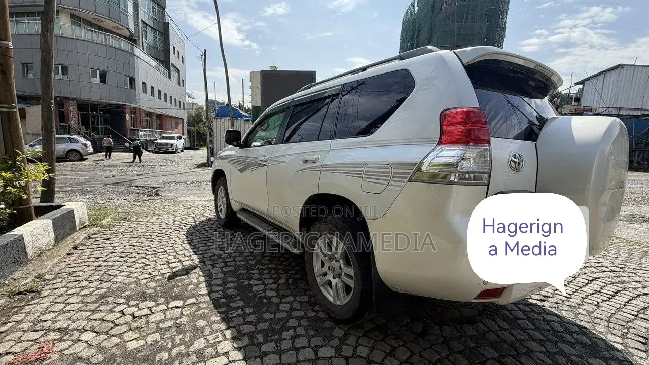 Toyota Land Cruiser Prado 2011 Silver