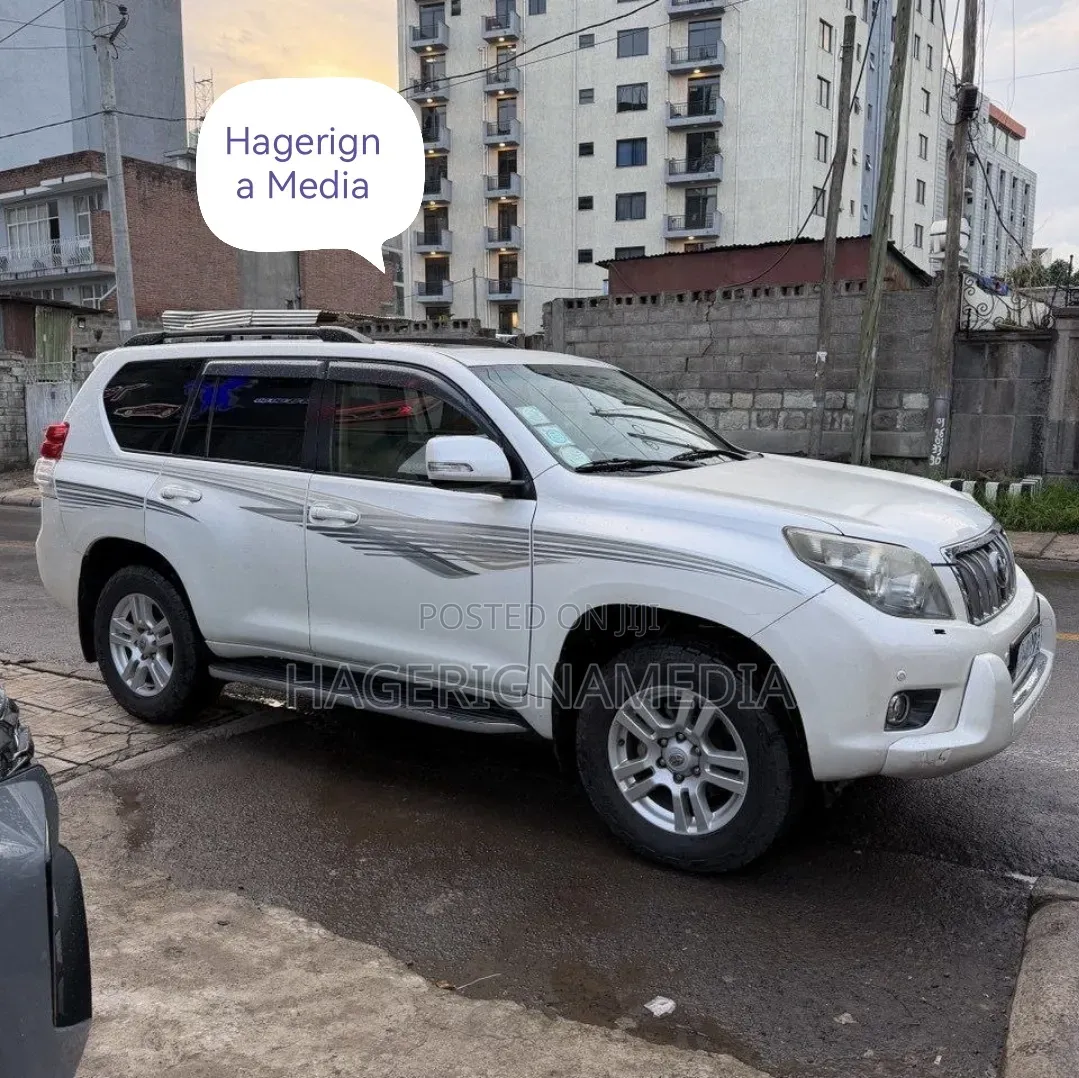 Toyota Land Cruiser Prado 2011 Silver