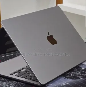 New Laptop Apple MacBook Air 2022 M2 16GB Apple M2 SSD 256GB