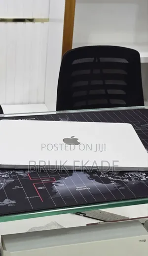 New Laptop Apple MacBook Air 2022 M2 8GB Apple M2 SSD 256GB