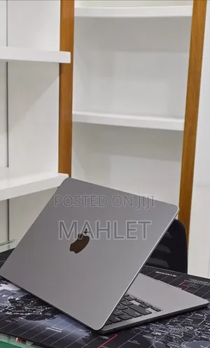 New Laptop Apple MacBook Air 2022 M2 16GB Intel Core i7 SSD 256GB