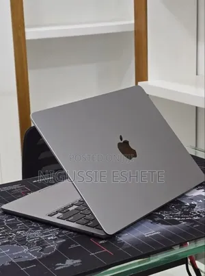 New Laptop Apple MacBook Air 2022 M2 16GB Apple M2 SSD 256GB