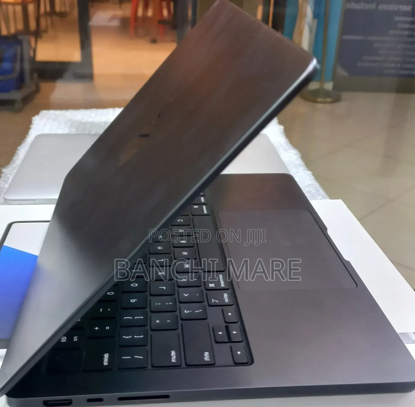 New Laptop Apple MacBook Pro 2025 M5 16GB Apple M5 SSD 512GB