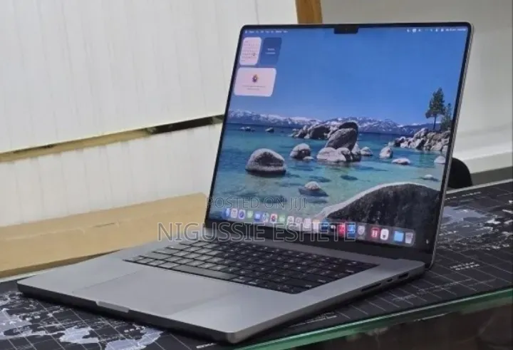 New Laptop Apple MacBook Air 2022 M2 16GB Apple M2 SSD 256GB