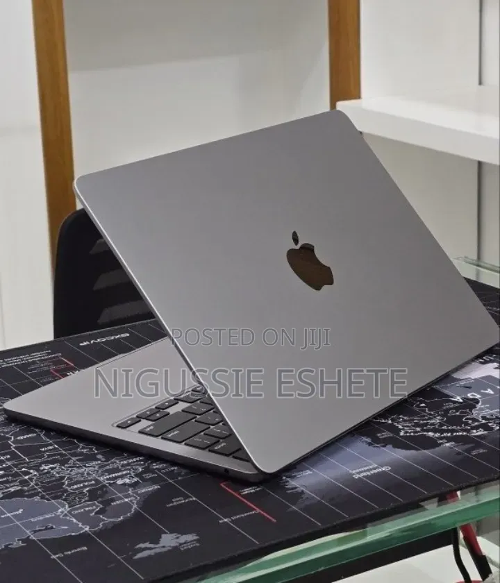 New Laptop Apple MacBook Air 2022 M2 16GB Apple M2 SSD 256GB