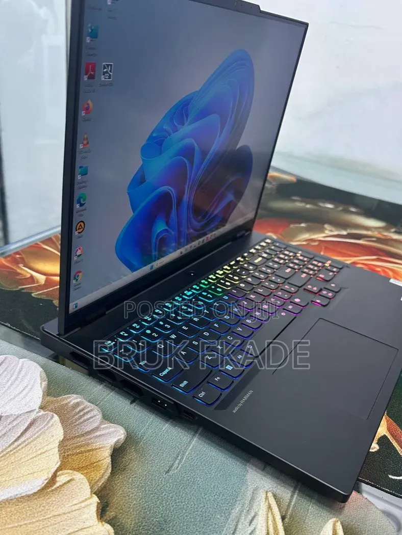 New Laptop Lenovo Legion Pro 7 32GB Intel Core i9 SSD 1T