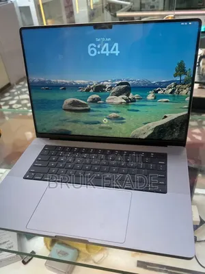 New Laptop Apple MacBook Pro 2021 M1 16GB Apple M1 Pro SSD 512GB