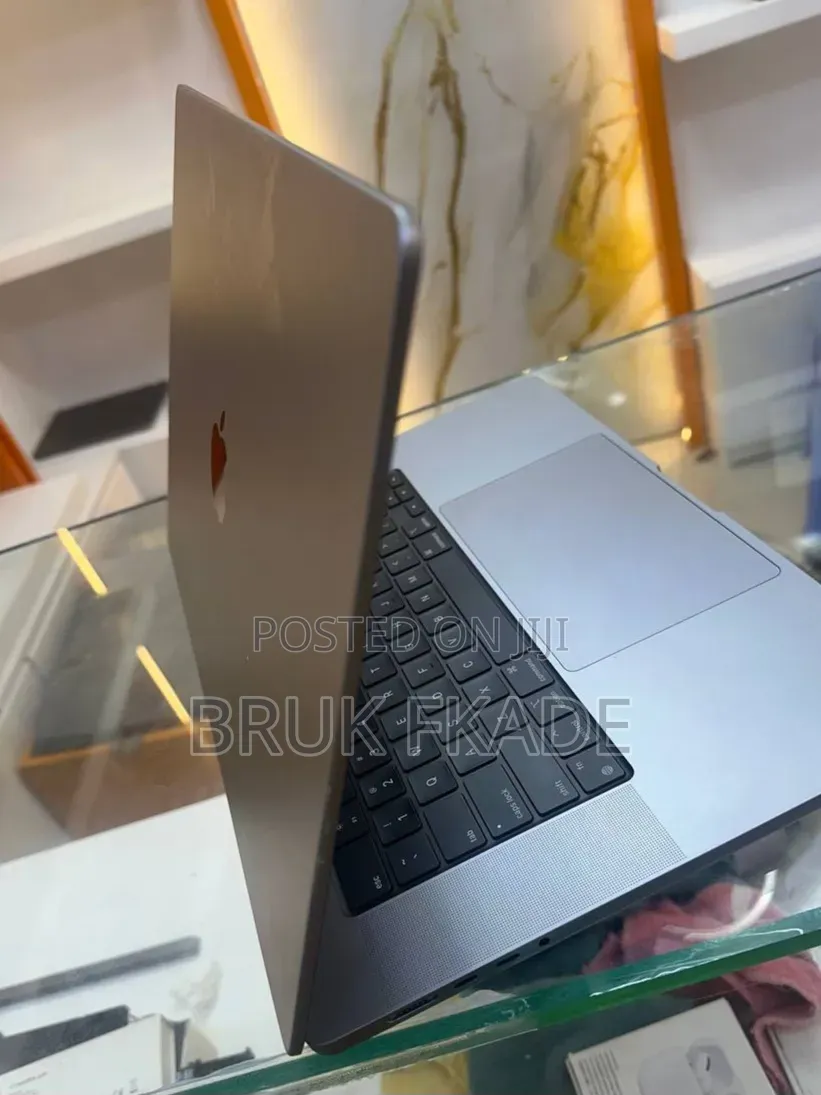 New Laptop Apple MacBook Pro 2021 M1 16GB Apple M1 Pro SSD 512GB