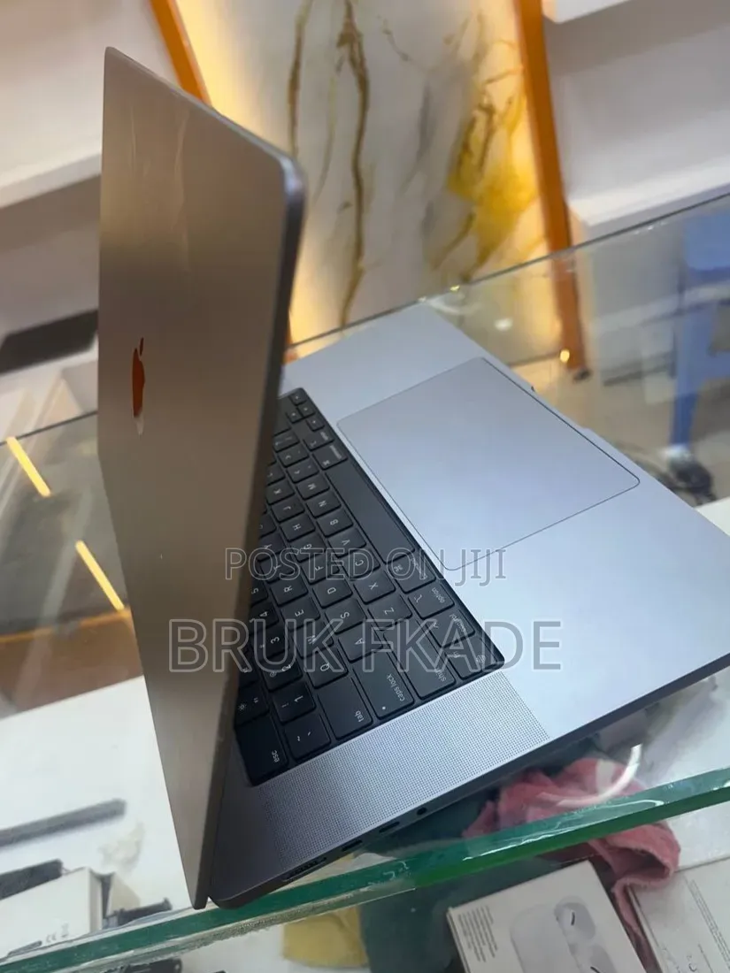 New Laptop Apple MacBook Pro 2021 M1 16GB Apple M1 Pro SSD 512GB