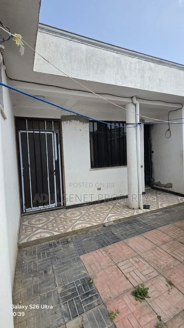Furnished 5bdrm House in Ayat Disapora, Yeka for sale