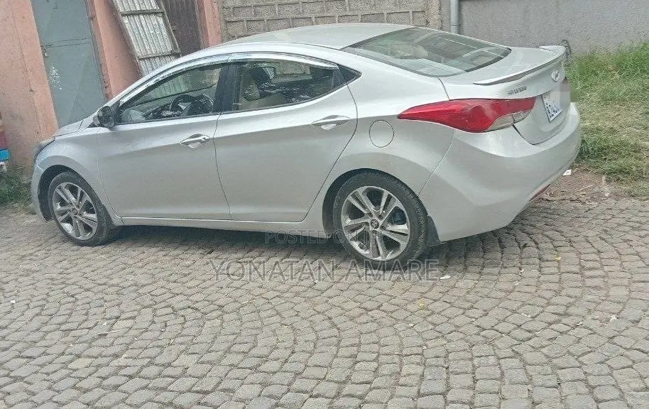 Hyundai Elantra 2013