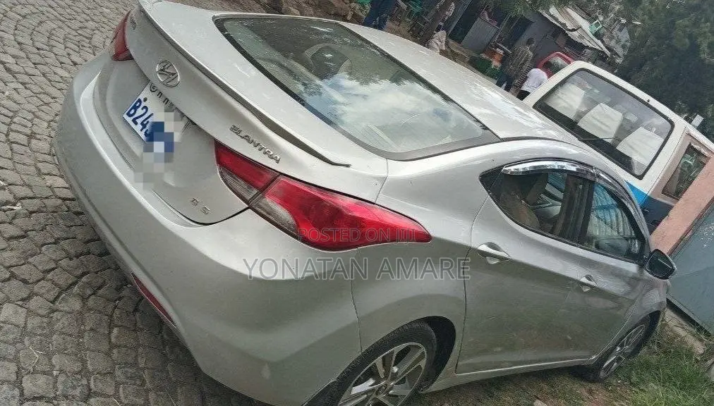 Hyundai Elantra 2013