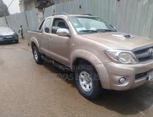 Toyota Hilux 2010 Brown
