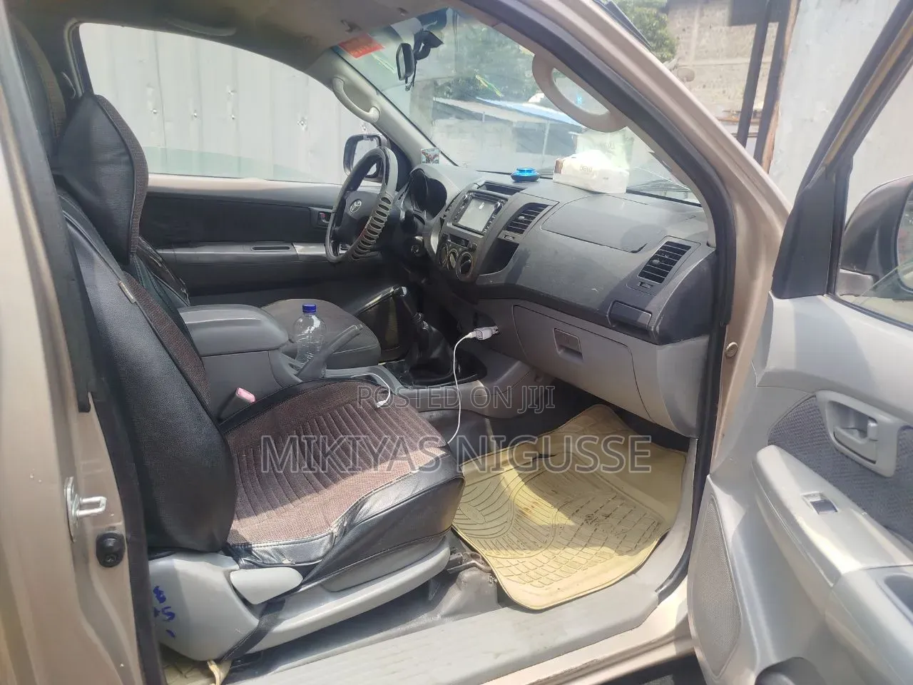 Toyota Hilux 2010 Brown