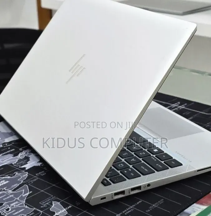 New Laptop HP EliteBook 830 G8 16GB AMD Ryzen 5 SSD 512GB