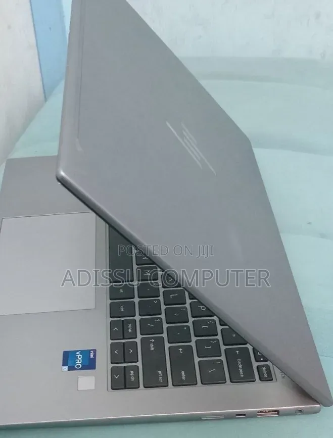 New Laptop HP EliteBook 840 G9 16GB Intel Core i7 SSD 512GB