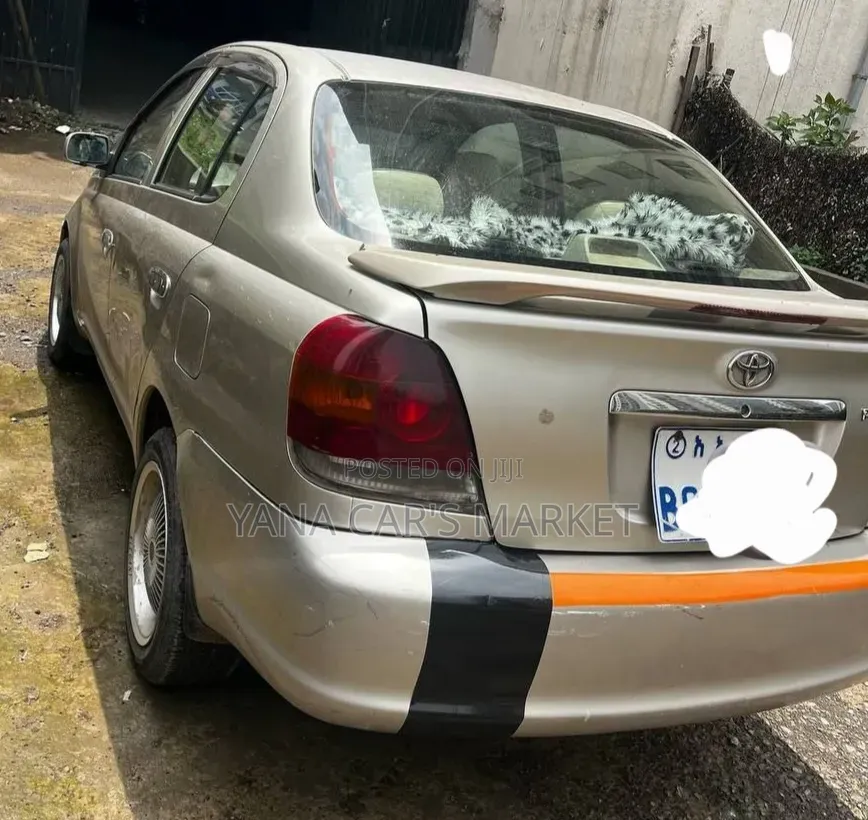Toyota Platz 2003 Silver