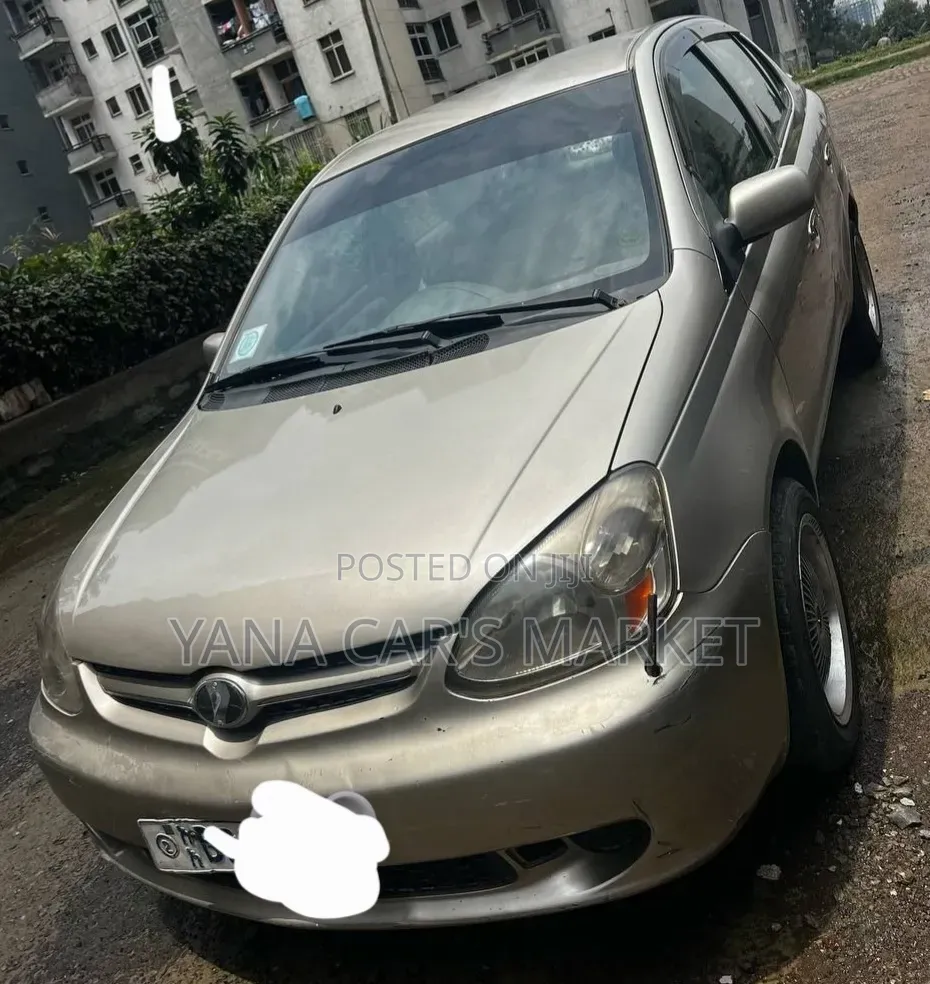 Toyota Platz 2003 Silver
