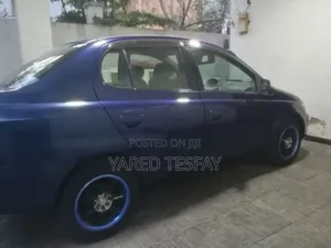 Toyota Platz 2000 Blue