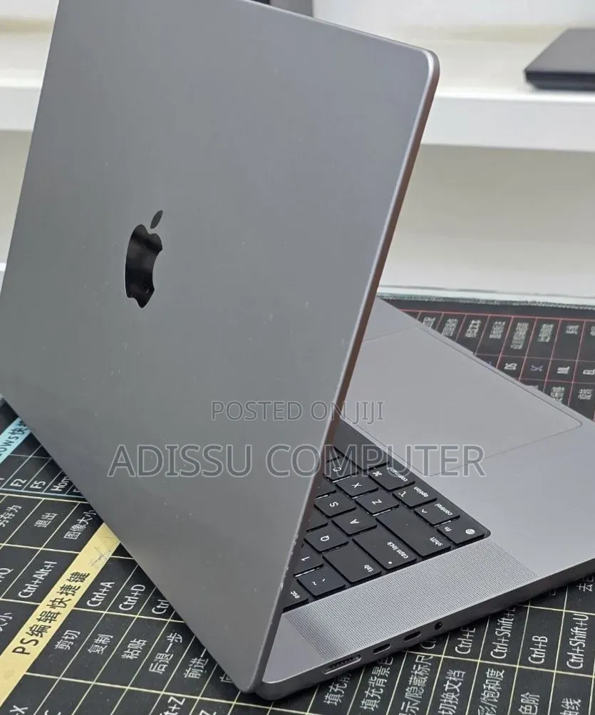 New Laptop Apple MacBook Pro 2019 32GB Apple M1 Pro SSD 1T