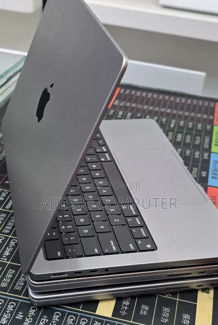 New Laptop Apple MacBook Pro 2019 32GB Apple M1 Pro SSD 512GB