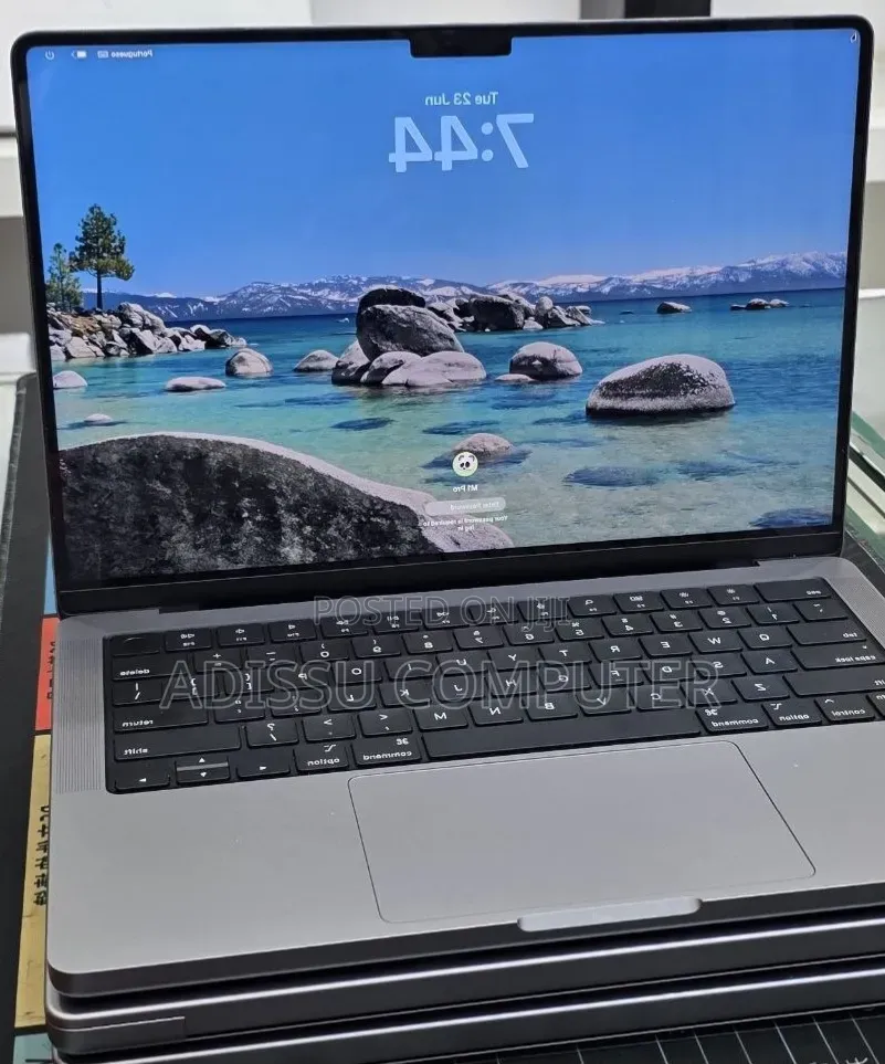 New Laptop Apple MacBook Pro 2019 32GB Apple M1 Pro SSD 512GB