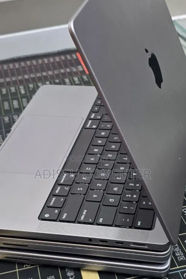 New Laptop Apple MacBook Pro 2019 32GB Apple M1 Pro SSD 512GB