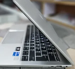 New Laptop HP EliteBook 830 G9 16GB Intel Core i5 SSD 512GB